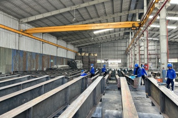 Gia Công Nhà Xưởng Tiền Chế Giúp Tiết Kiệm Thời Gian Thi Công Như Thế Nào?