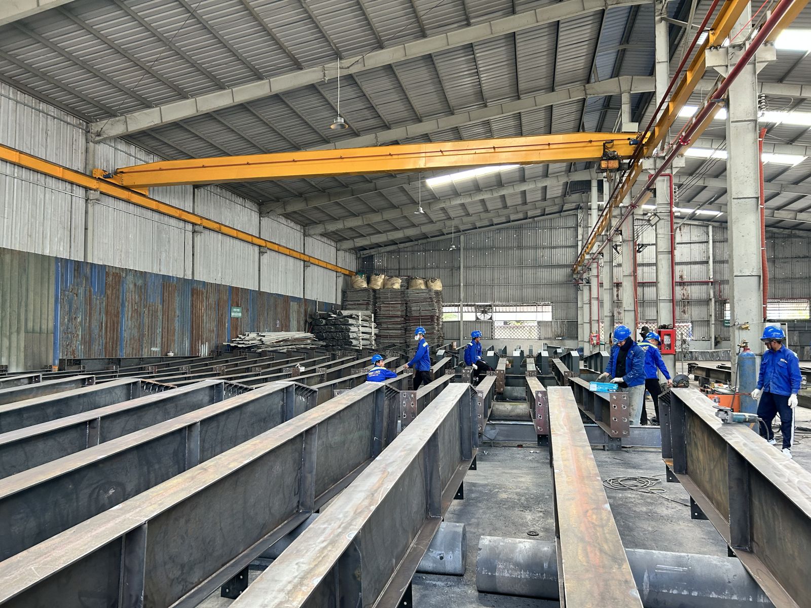 Gia Công Nhà Xưởng Tiền Chế Giúp Tiết Kiệm Thời Gian Thi Công Như Thế Nào?